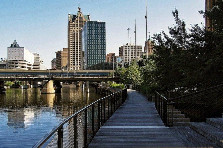 Milwaukee's Riverwalk Walking Tour