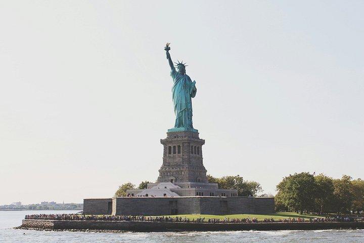 フルアクセス ダウンタウンNYCツアー：自由の女神からグランドゼロまで