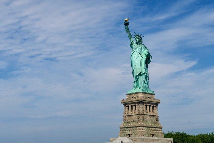 フルアクセス ダウンタウンNYCツアー：自由の女神からグランドゼロまで
