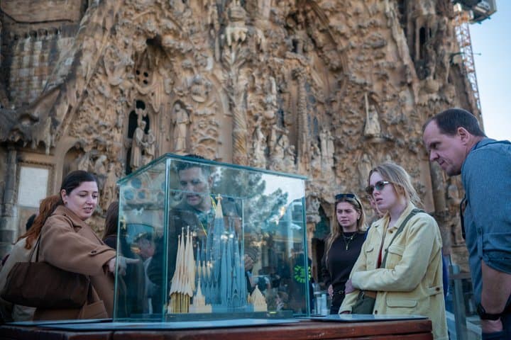 Barcelona Sagrada Familia Small Group Guided Tour