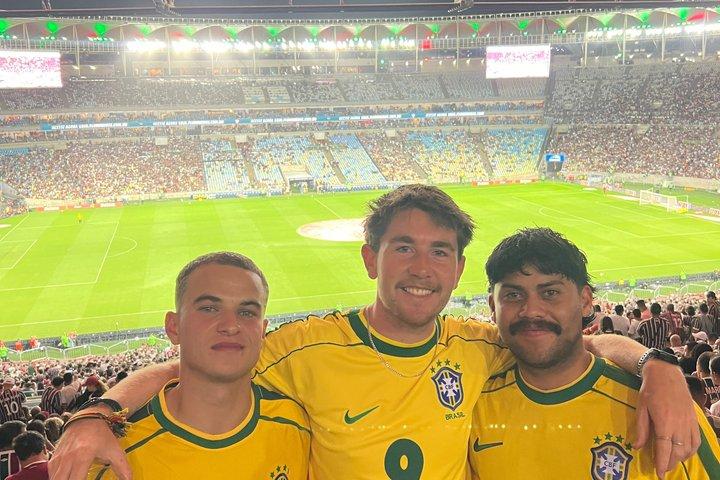 交通機関＆より多くの旅行者とマラカナでサッカーの試合