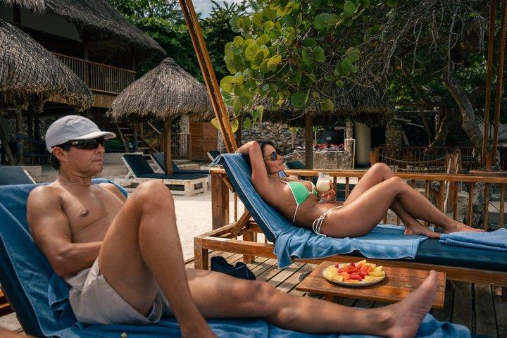 カルタヘナ島発昼食付きイスラ・デル・ソル・ロサリオ諸島日帰り旅行