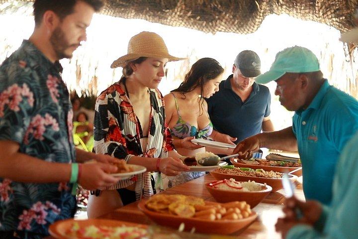 カルタヘナ島発昼食付きイスラ・デル・ソル・ロサリオ諸島日帰り旅行