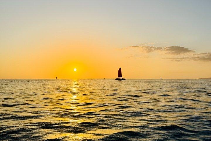 Waikiki Sunset Cruise e vistas icônicas com natação