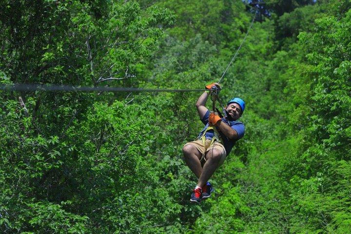 Inesquecível experiência Zipline com cenote, snack e transporte