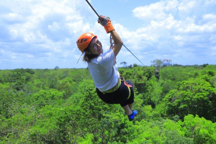 Inesquecível experiência Zipline com cenote, snack e transporte