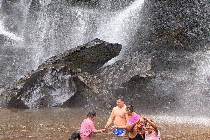Tour en grupo pequeño a Phnom Kulen con vistas a la selva tropical y cascadas