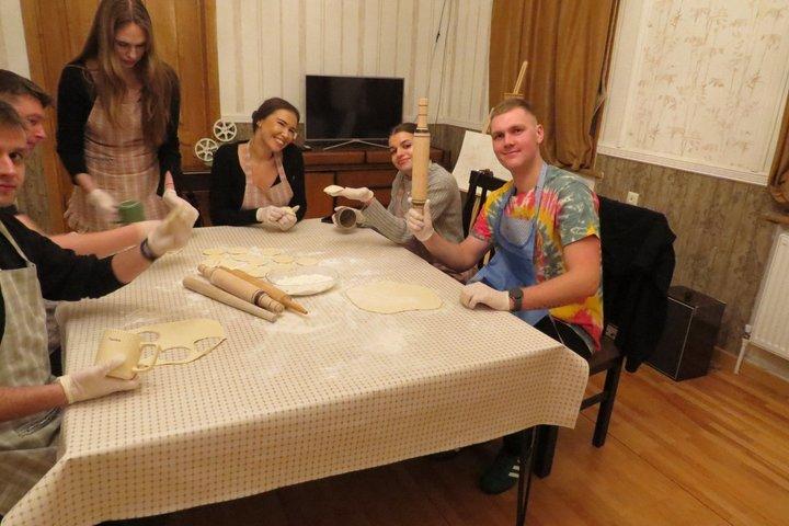クタイシ料理教室：ヒンカリとハチャプリのワインテイスティング