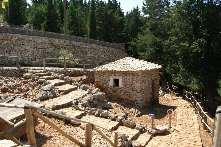 Tour in autobus e crociera al relitto e alle grotte blu