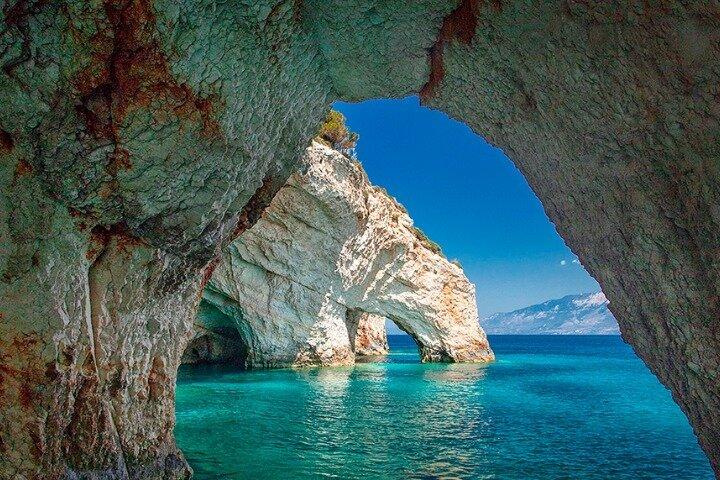 Tour in autobus e crociera al relitto e alle grotte blu