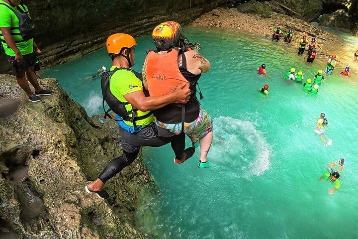 Cebu Kawasan Falls Canyoneering avec tyrolienne et déjeuner