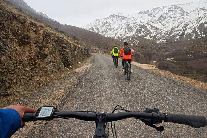 アトラス山脈を巡るE-バイクアドベンチャー