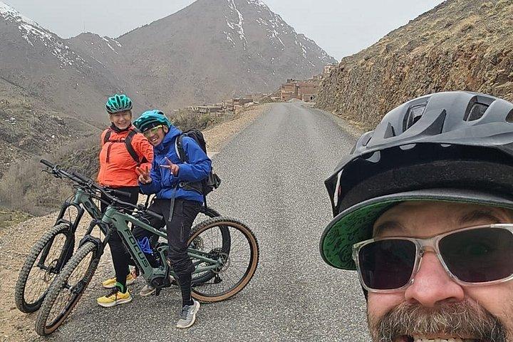 アトラス山脈を巡るE-バイクアドベンチャー