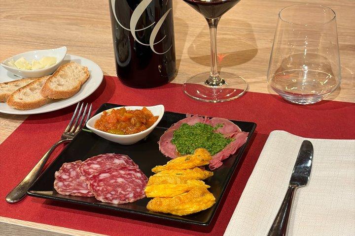 Abendessen mit einem traditionellen Degustationsmenü und passenden Weinen