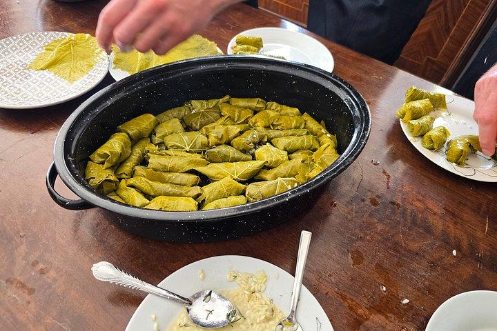 サントリーニの隠れ家プライベートビレッジツアーと農場から食卓ランチ