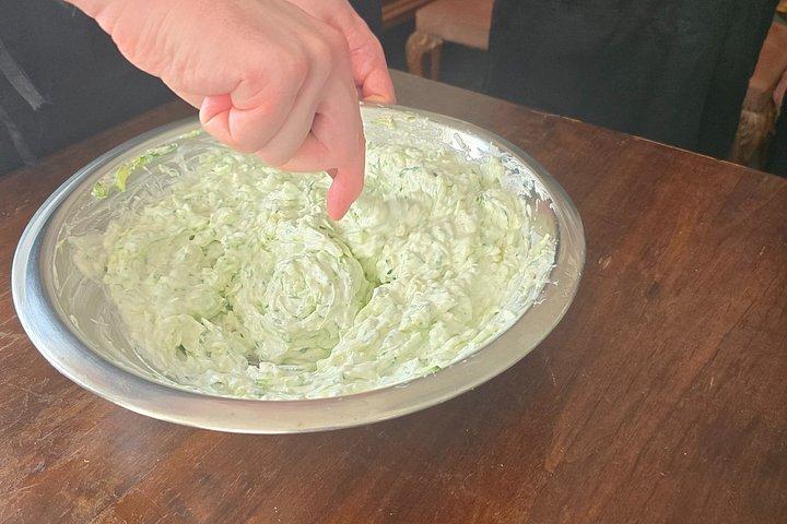 サントリーニの隠れ家プライベートビレッジツアーと農場から食卓ランチ