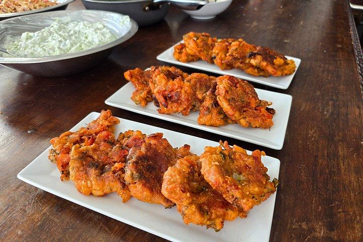 サントリーニの隠れ家プライベートビレッジツアーと農場から食卓ランチ