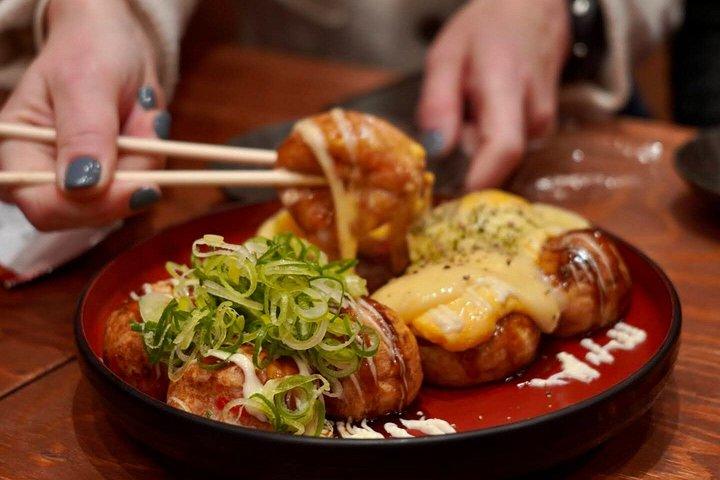 東京：ローカルストリートフードツアー（7つの飲食店で10品試食）