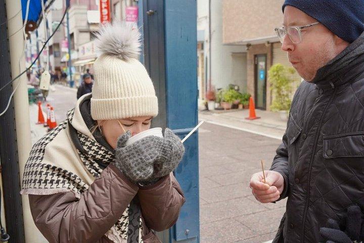 東京：ローカルストリートフードツアー（7つの飲食店で10品試食）