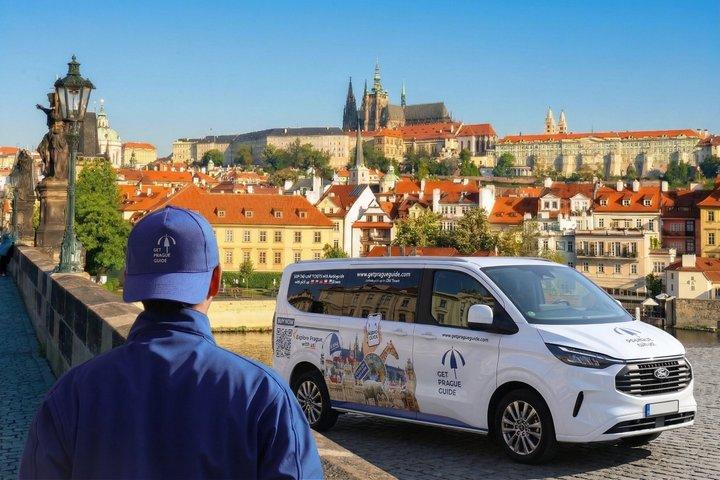 Pragborgen: Entrébiljett med busstransfer och ljudguide