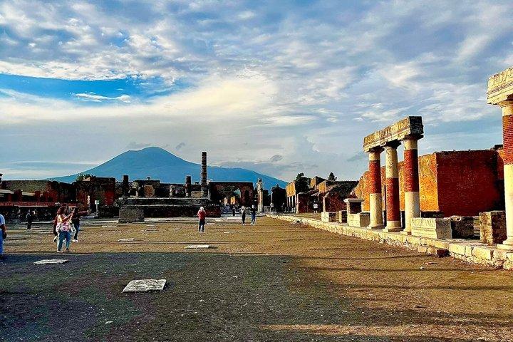 Pompeii tour at sunset time - A visit away from the crowds