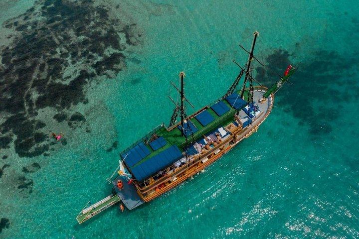 ボドラム海賊船旅行：スイム、シュノーケル、泡パーティー