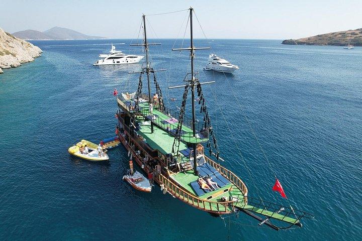 ボドラム海賊船旅行：スイム、シュノーケル、泡パーティー