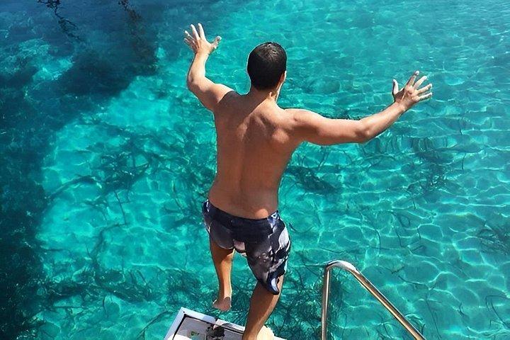 ボドラム海賊船旅行：スイム、シュノーケル、泡パーティー