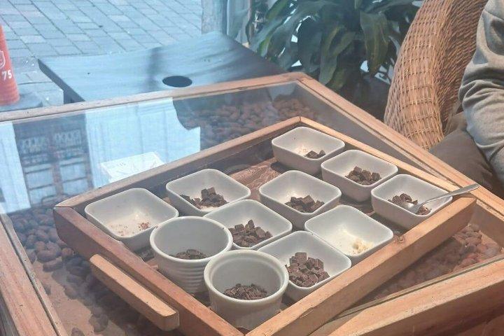 キト旧市街ウォーキングツアー（少人数グループ、チョコレート試食付き）
