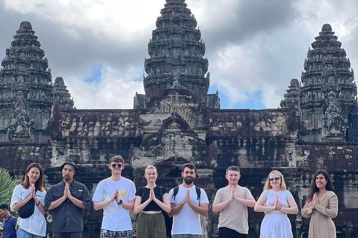Inglês Angkor Wat Sunrise & Small Circuit Adventure