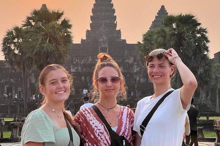 Private Angkor Wat Sunrise with Local Guide