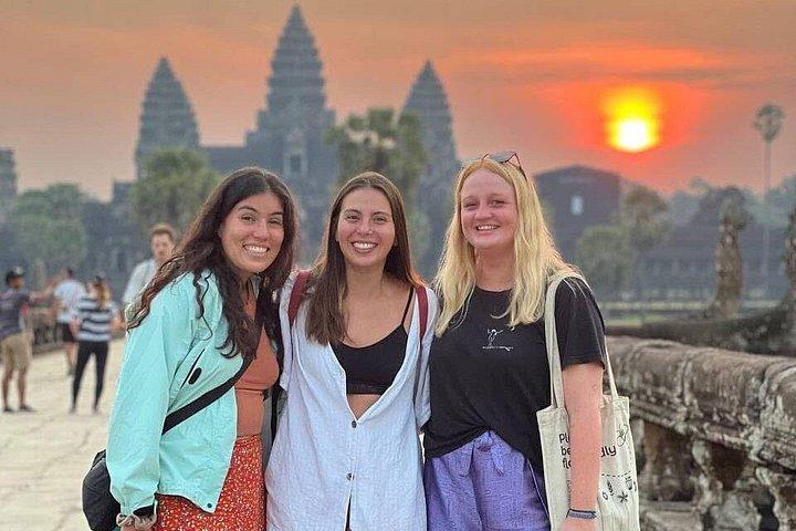 Private Angkor Wat Sunrise with Local Guide