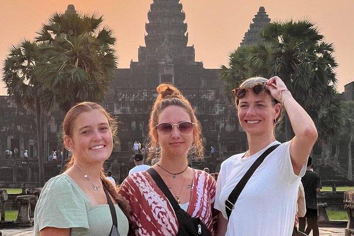 Private Angkor Wat Sunrise with Local Guide