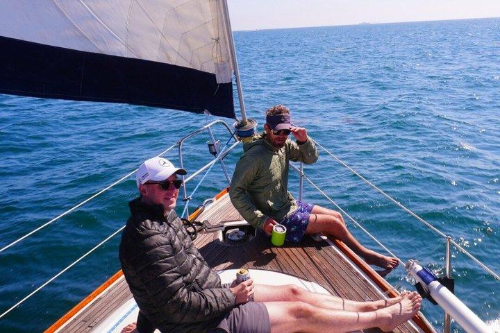 サンディエゴ湾のプライベートサンセットセイル（シャンパン付き）