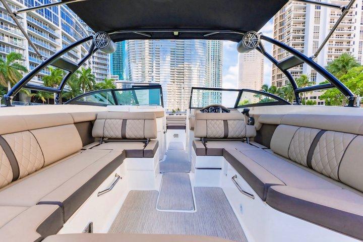 Raccoon Island Private Boat Charter Experience de Miami