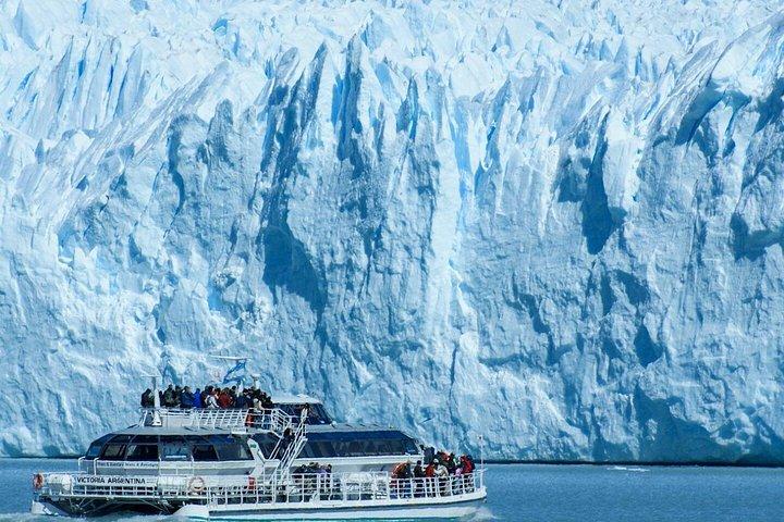 エル・カラファテ終日氷河クルーズウプサラ氷河スペガッツィーニ