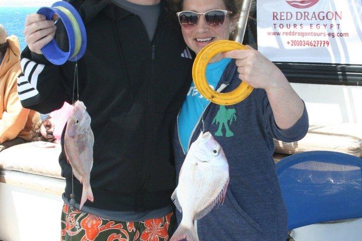 Barca privata , pesca , snorkeling , delfini e pranzo – Hurghada