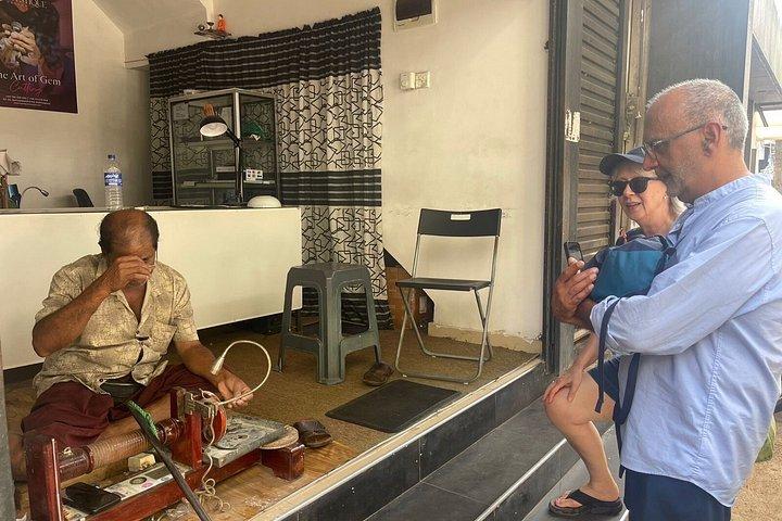ラトゥナプラの宝石の世界の内部-本質的な経験