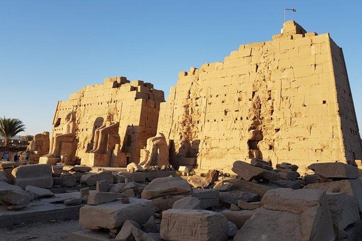 フルガダ発、ルクソール、王家の谷、ツタンカーメンの墓への日帰り旅行