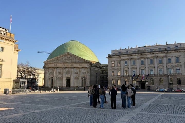 VIP Small Group Skip-the-Line Cathedral & Royal Tombs