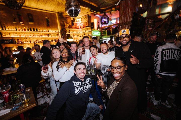Tirana Pub Crawl con scatti gratuiti e fotografo