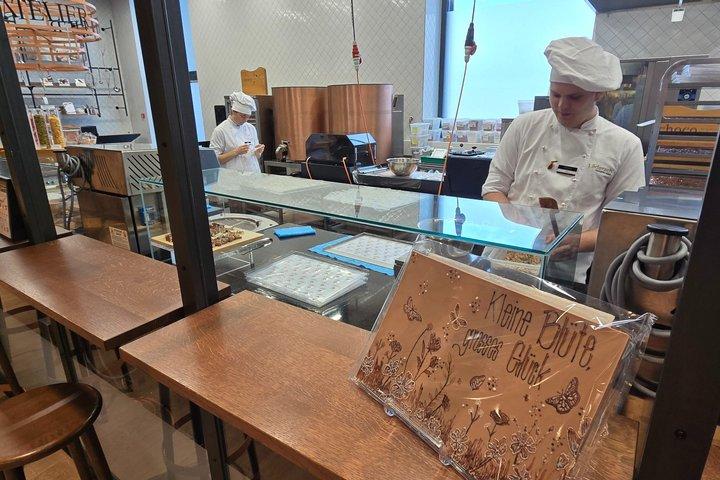 Exclusive Chocolate Factory Tour with Tasting and Decoration