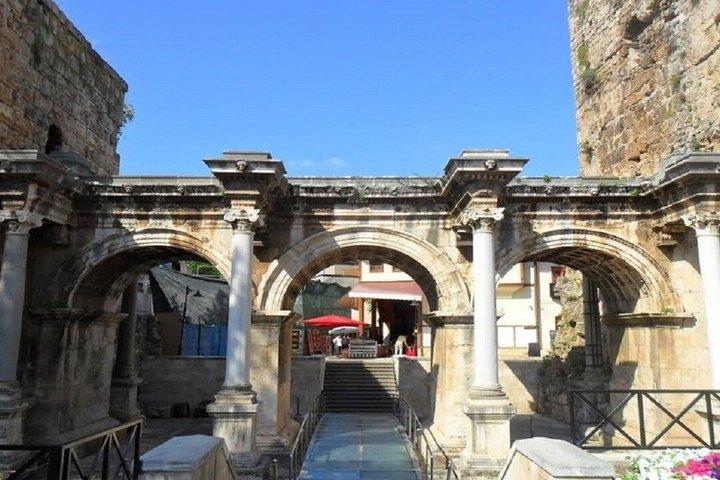 アンタルヤ市内観光：滝へのガイド付き旅行,歴史＆ボートツアー