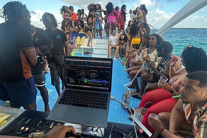 Punta cana Hip Hop party ボート＆ライブDJフリードリンク ※大人のみ