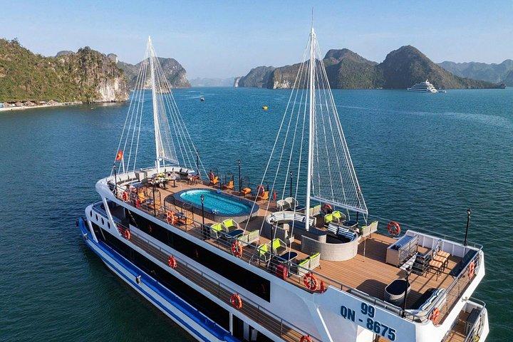ハノイ:ラ・カスタ5-カヤックで行くスターハロン湾クルーズ、サンセットパーティー