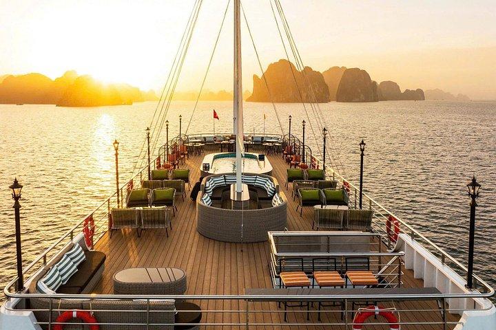 ハノイ:ラ・カスタ5-カヤックで行くスターハロン湾クルーズ、サンセットパーティー
