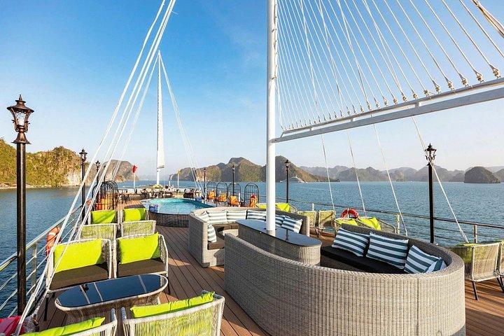 ハノイ：ラ・カスタ5－カヤックで行くスターハロン湾クルーズ、サンセットパーティー