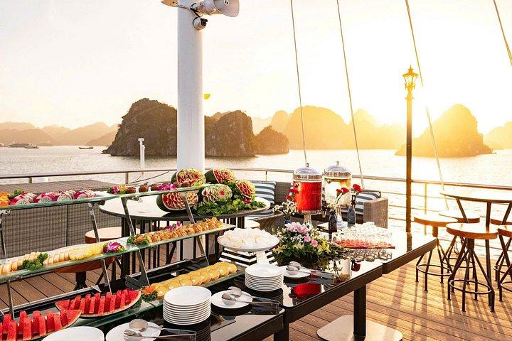 ハノイ：ラ・カスタ5－カヤックで行くスターハロン湾クルーズ、サンセットパーティー