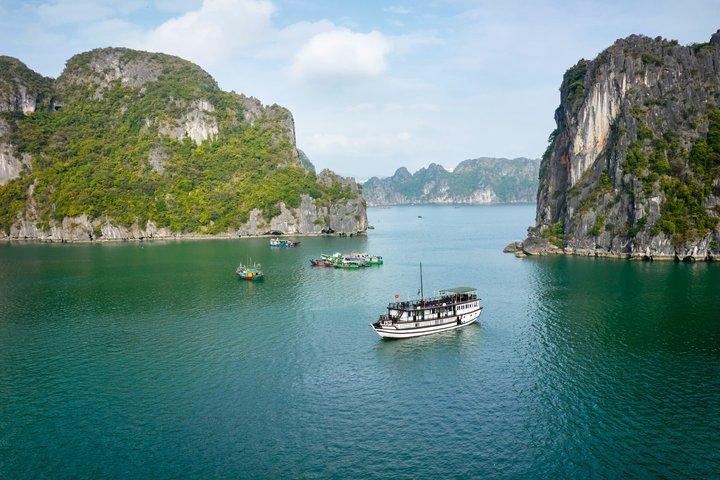 Hanoi : 2 - Tagesausflug in die Bai Tu Long Bay auf Garden Bay Cruise