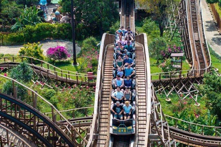 フーコックケーブルカーウォーターパークとキスブリッジツアー（ランチ付き）